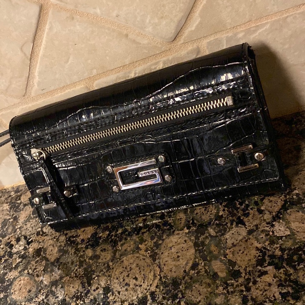 GUESS Wristlet Black Clutch Bag ~Crocodile Embossed + Coin Purse + Dust/Tote Bag